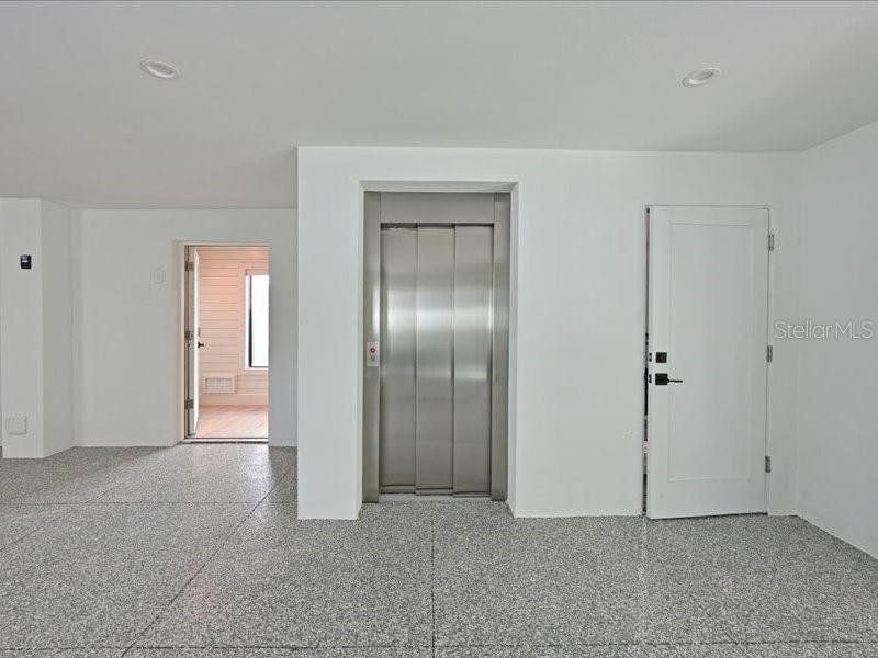 Spacious, unfurnished interior of a new home in , Anna Maria (Image 21).