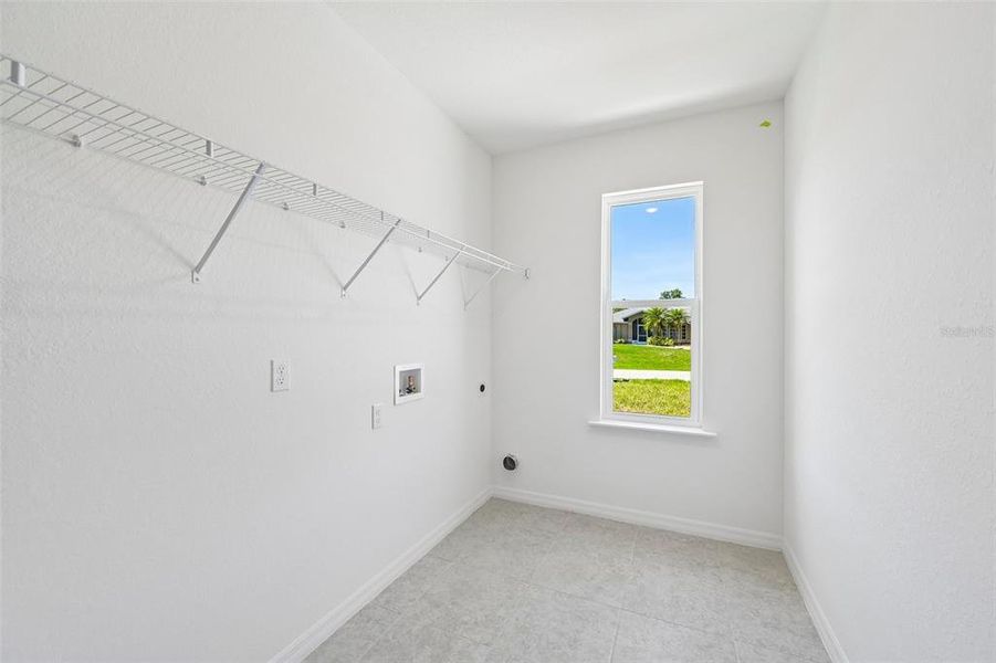 Spacious, unfurnished interior of a new home in Gulf Cove, Port Charlotte (Image 18). Spacious, unfurnished interior of a new home in Gulf Cove, Port Charlotte (Image 18).