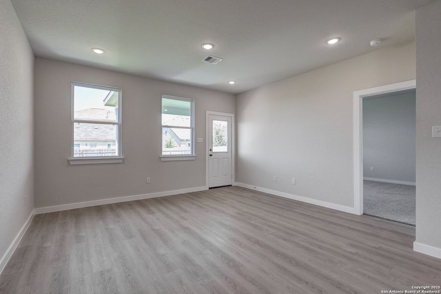 Spacious, unfurnished interior of a new home in Cinco Lakes, San Antonio (Image 17). Spacious, unfurnished interior of a new home in Cinco Lakes, San Antonio (Image 17).