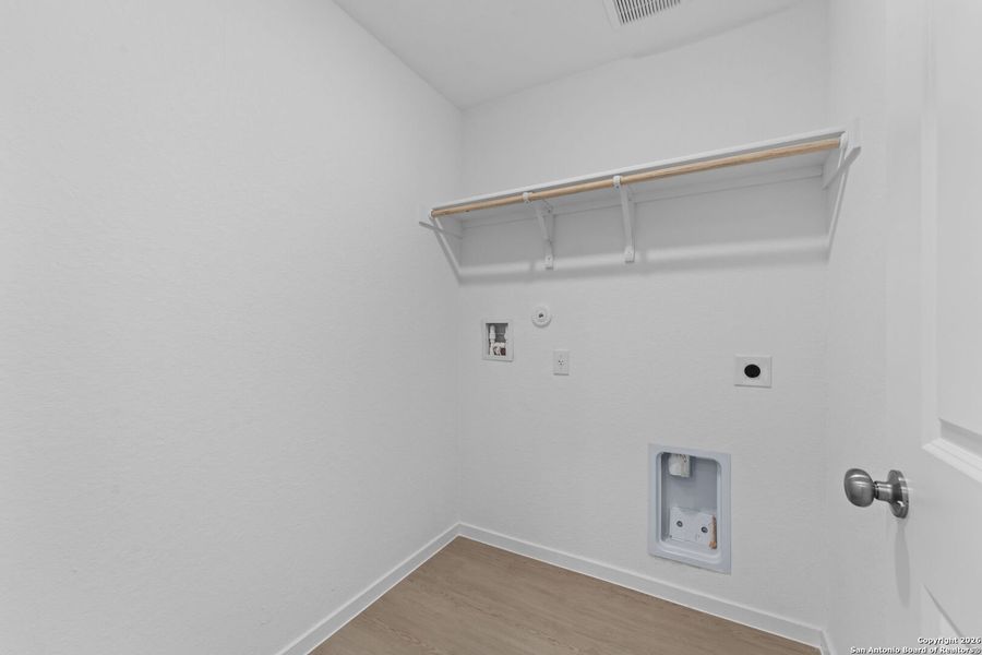 Spacious, unfurnished interior of a new home in Friendship Oaks, Fredericksburg (Image 20).