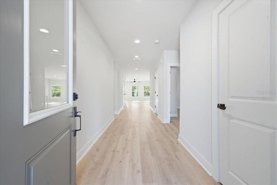 Spacious, unfurnished interior of a new home in , Weeki Wachee (Image 11).