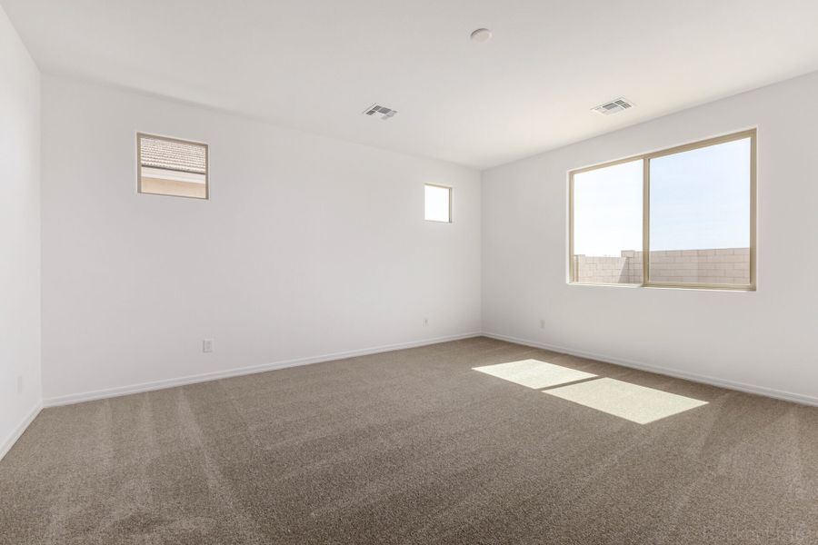 Spacious, unfurnished interior of a new home in Landmarke, San Tan Valley (Image 9).