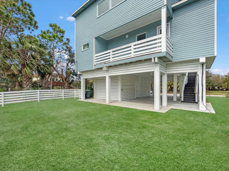 Exterior details and patio area of a home in , Galveston (Image 4).