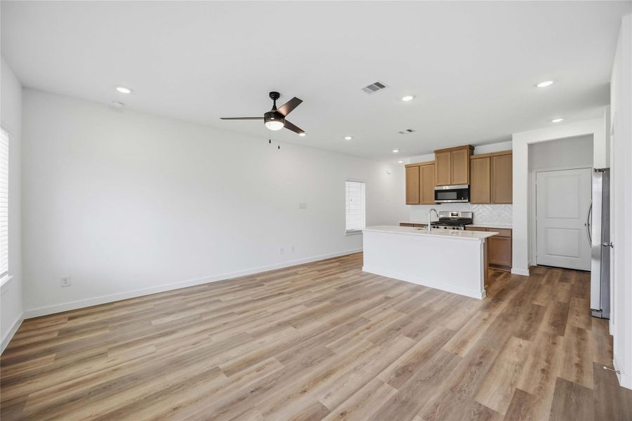 Spacious, unfurnished interior of a new home in Grand West, Houston (Image 15). Spacious, unfurnished interior of a new home in Grand West, Houston (Image 15).