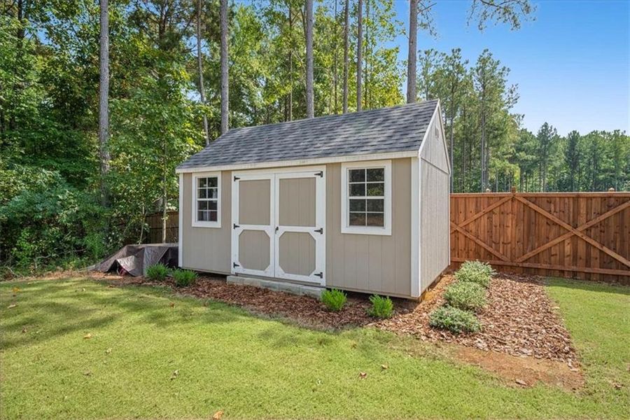 Exterior details and patio area of a home in , Rockmart (Image 33).