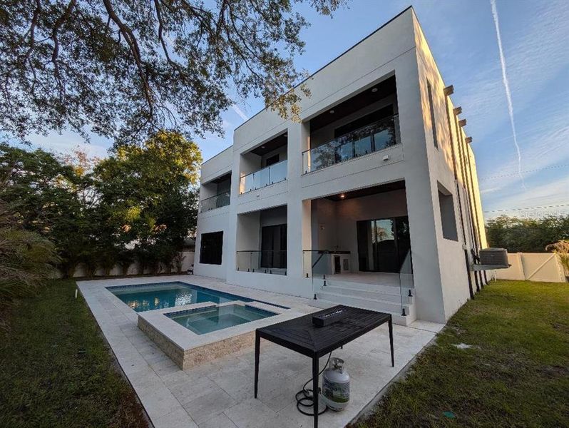 Exterior details and patio area of a home in , Tampa (Image 4).