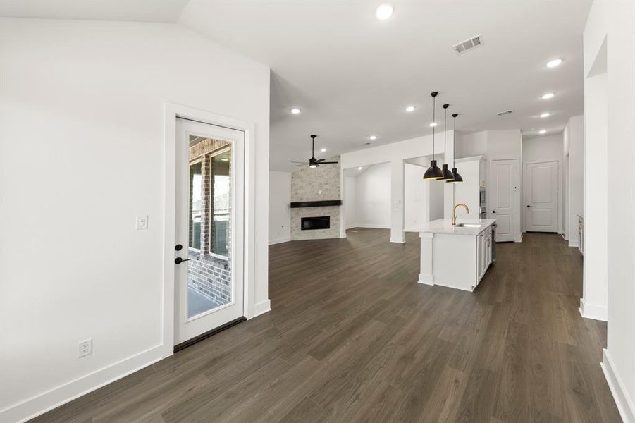 Spacious, unfurnished interior of a new home in Union Park, Little Elm (Image 31).