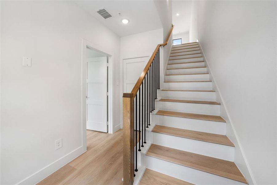 Spacious, unfurnished interior of a new home in , Farmers Branch (Image 15).