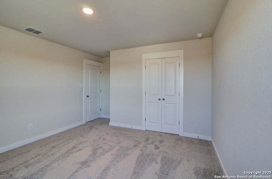 Spacious, unfurnished interior of a new home in Westridge, San Antonio (Image 20).