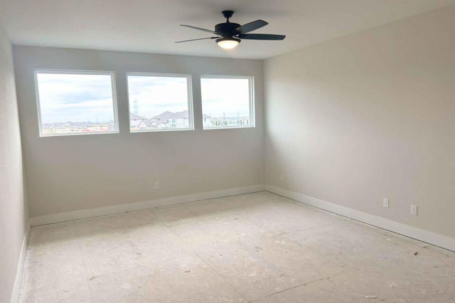 Unfurnished room with baseboards and ceiling fan