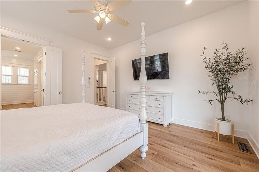 Furnished interior view inside a new home in , Waleska (Image 11).