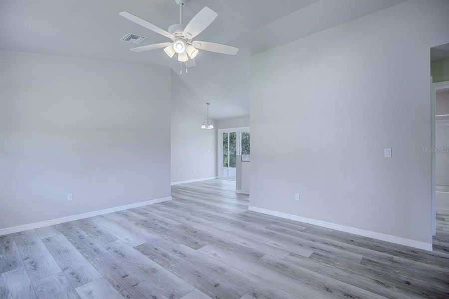 Spacious, unfurnished interior of a new home in , Avon Park (Image 12).
