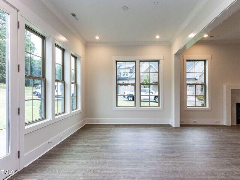 017-1280x960-living-space