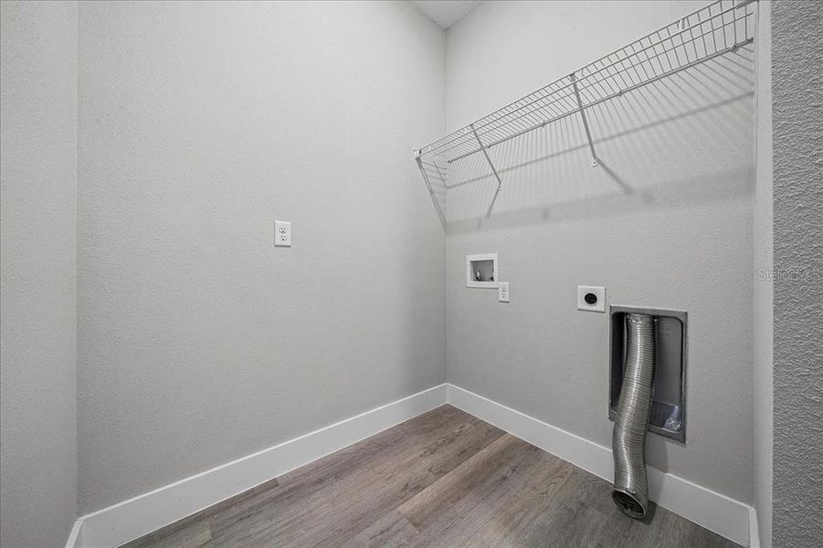 Spacious, unfurnished interior of a new home in , Ocala (Image 33).