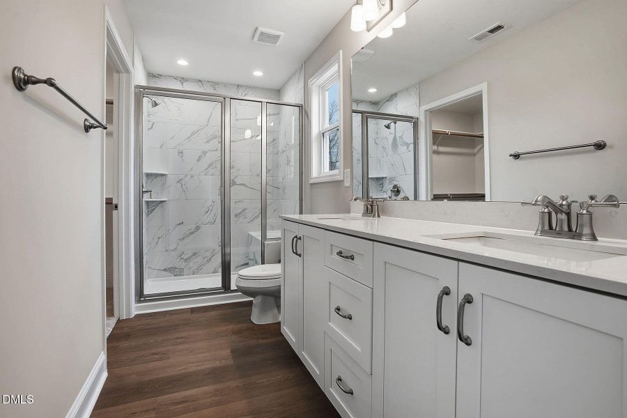 26-web-or-mls-248 Rae St-94