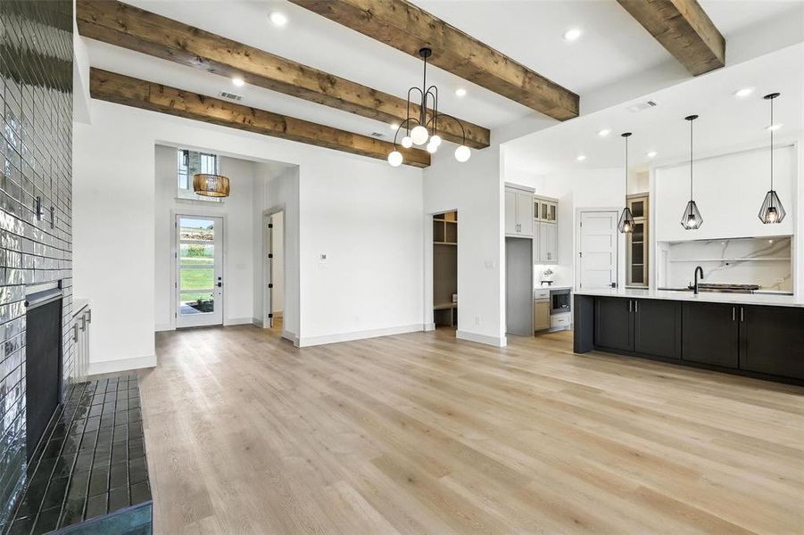 Spacious, unfurnished interior of a new home in , Weatherford (Image 28).