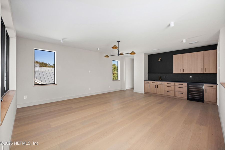 Spacious, unfurnished interior of a new home in , Atlantic Beach (Image 53).