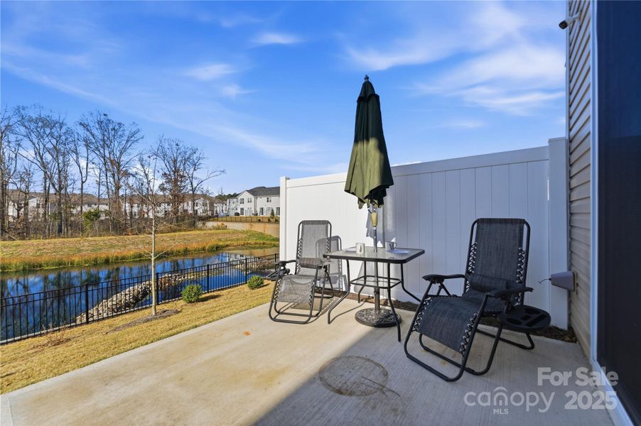 Privacy fence on bath sides