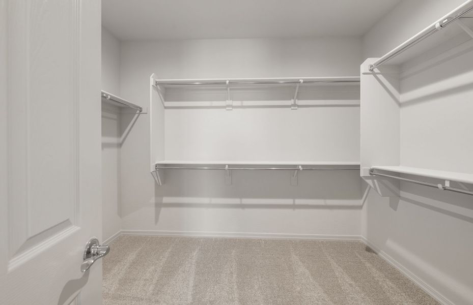 Spacious, unfurnished interior of a new home in Allen Ranches, Litchfield Park (Image 26).