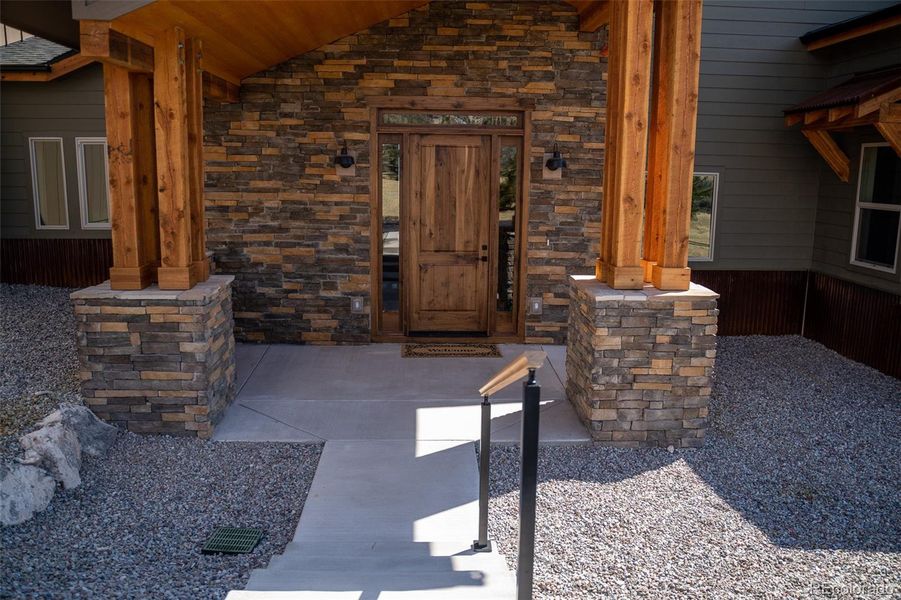 Furnished interior view inside a new home in , Glenwood Springs (Image 3).