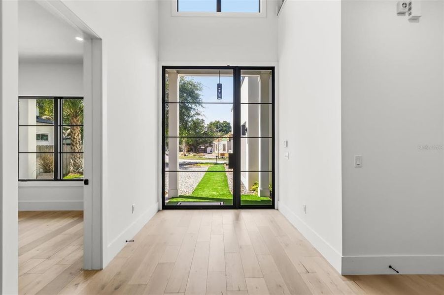 Spacious, unfurnished interior of a new home in , Winter Park (Image 21).