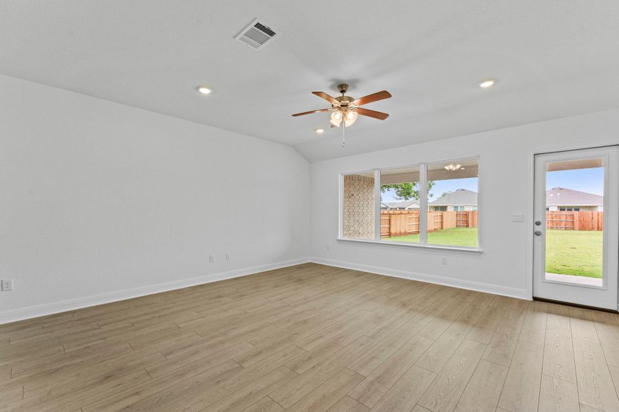 Spacious, unfurnished interior of a new home in Riverview, Georgetown (Image 34).