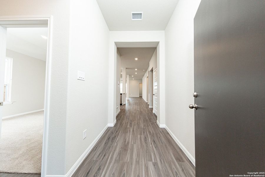 Spacious, unfurnished interior of a new home in Cinco Lakes, San Antonio (Image 13). Spacious, unfurnished interior of a new home in Cinco Lakes, San Antonio (Image 13).