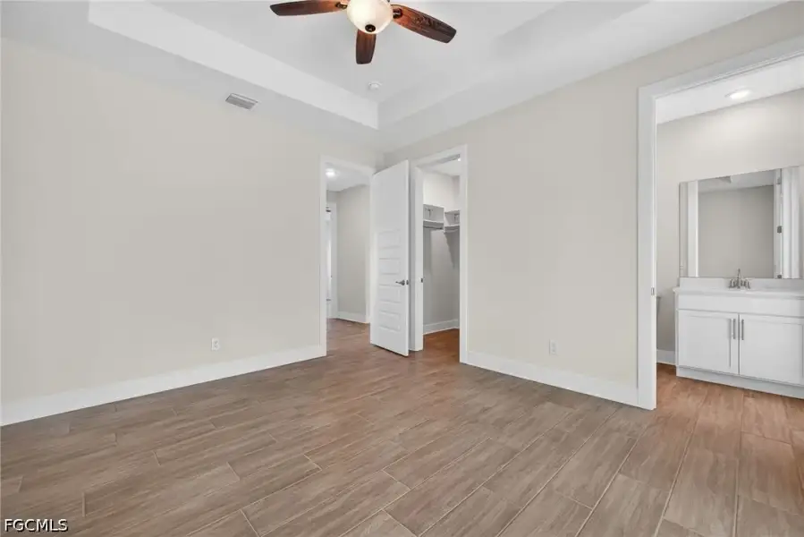 Spacious, unfurnished interior of a new home in Cape Coral, Cape Coral (Image 28).