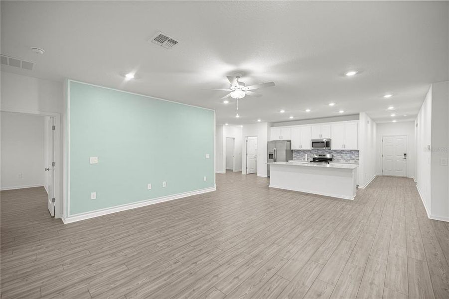 Spacious, unfurnished interior of a new home in , Ocala (Image 22).