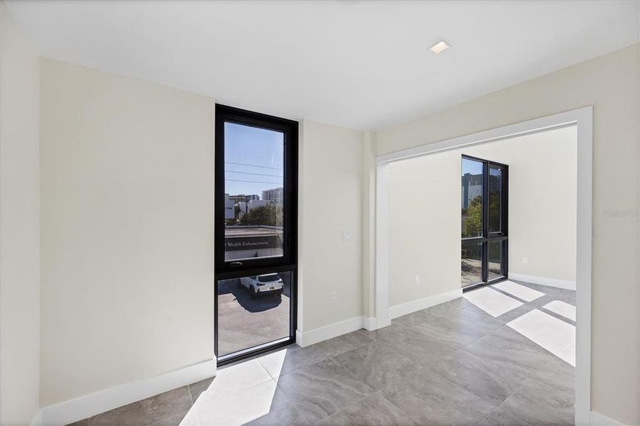 Spacious, unfurnished interior of a new home in , Sarasota (Image 22).