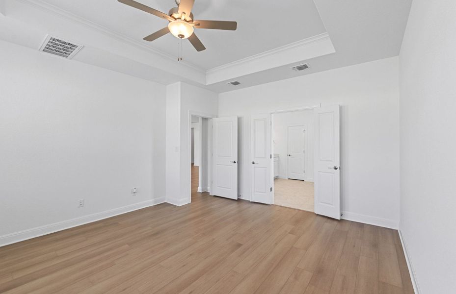 Spacious, unfurnished interior of a new home in Bluffview Reserve, Leander (Image 40).