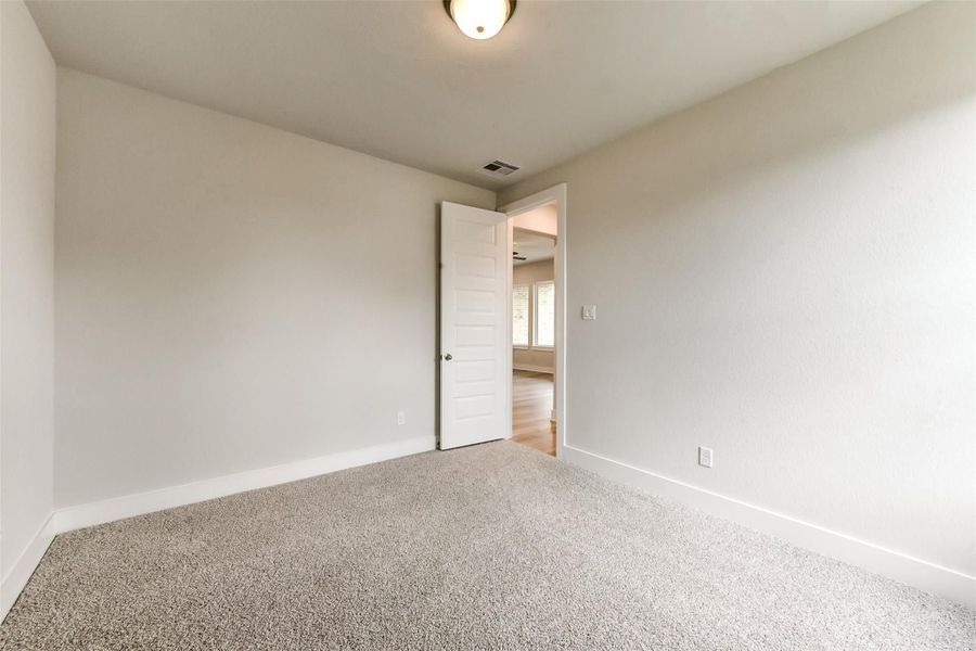 Spacious, unfurnished interior of a new home in Sierra Vista, Rosharon (Image 25).