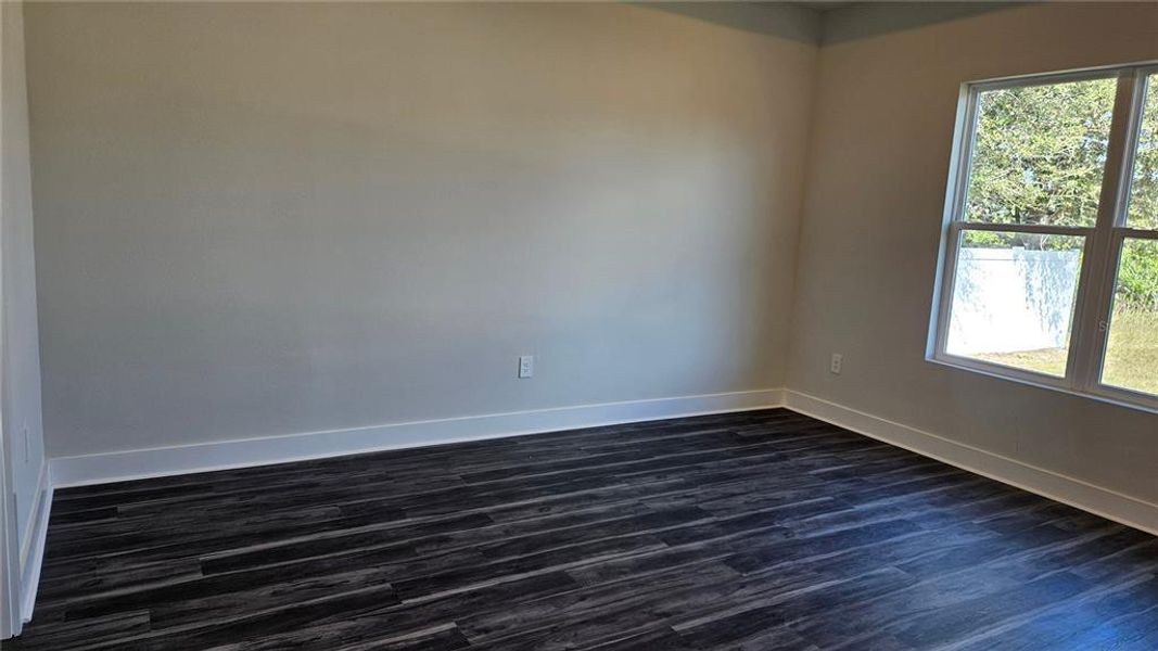 Spacious, unfurnished interior of a new home in , Port Charlotte (Image 12).