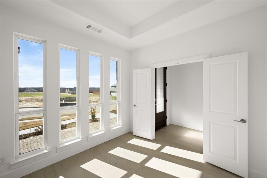 Spacious, unfurnished interior of a new home in High Country, Burleson (Image 23).