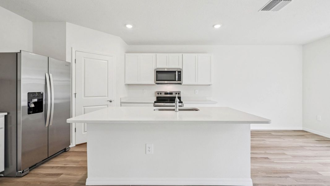Representative furnished interior of a home built from the Darwin by D.R. Horton in Ocala Crossings South, Ocala (Image 15).