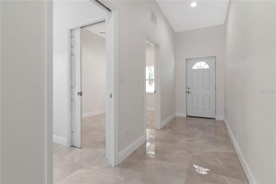 Spacious, unfurnished interior of a new home in , Tampa (Image 21).