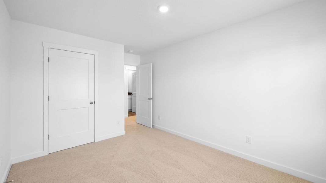 Spacious, unfurnished interior of a new home in Evergreen Landing, Rossville (Image 25).