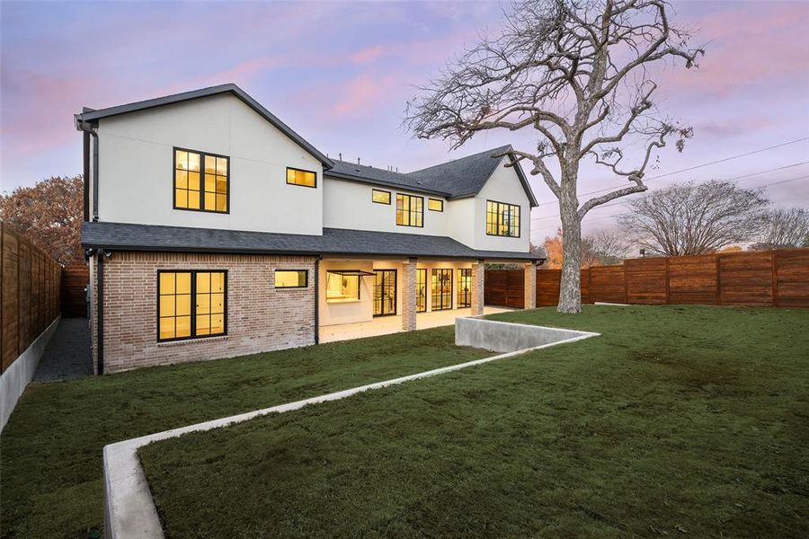 Exterior details and patio area of a home in , Dallas (Image 3).