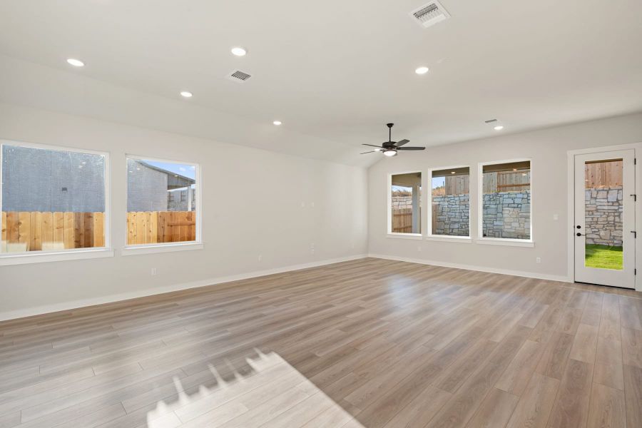 Spacious, unfurnished interior of a new home in Lariat, Liberty Hill (Image 28).