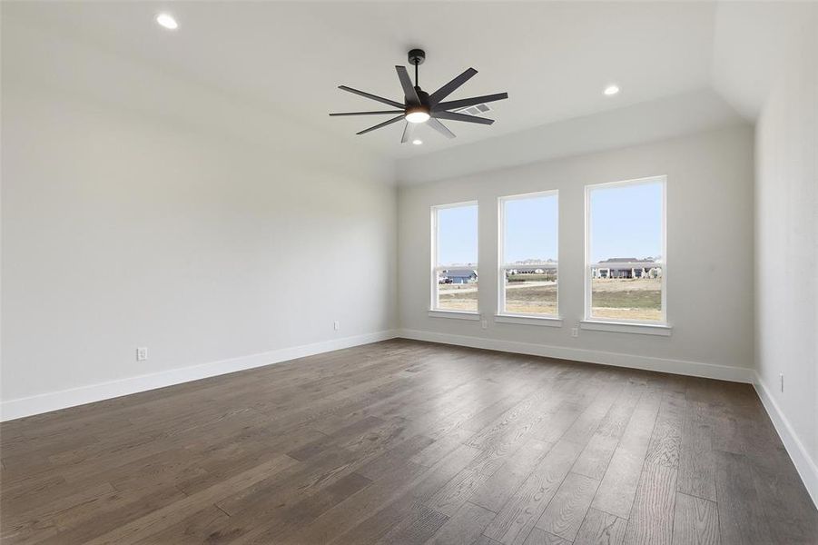 Spacious, unfurnished interior of a new home in Aledo Heights - Aledo ISD, Aledo (Image 25).