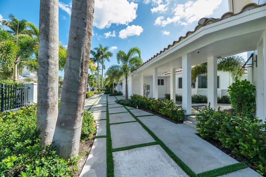 Exterior details and patio area of a home in , Fort Lauderdale (Image 26).