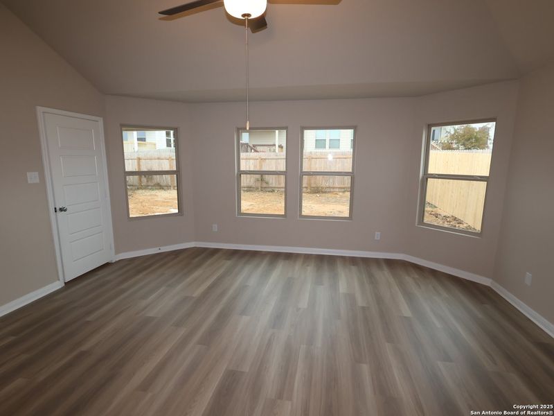 Spacious, unfurnished interior of a new home in Greenspoint Heights, Seguin (Image 19).