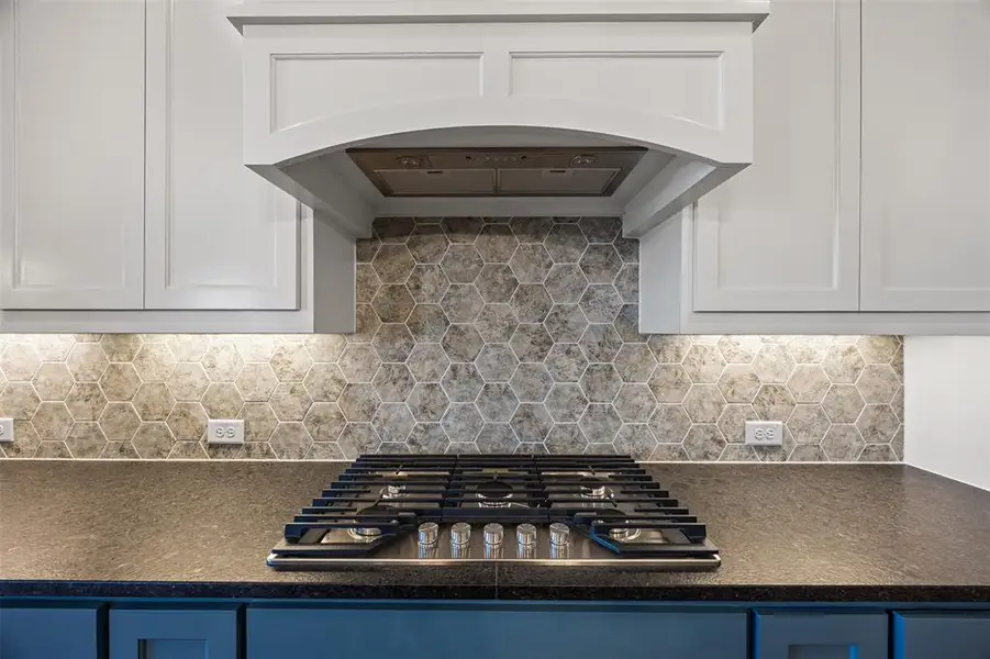 Close-up of interior finishes inside a home in Waterfall Ranch - 1 Acre Lots, Waxahachie (Image 8).