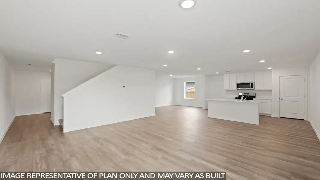 Spacious, unfurnished interior of a new home in Lexington Heights, Willis (Image 12).