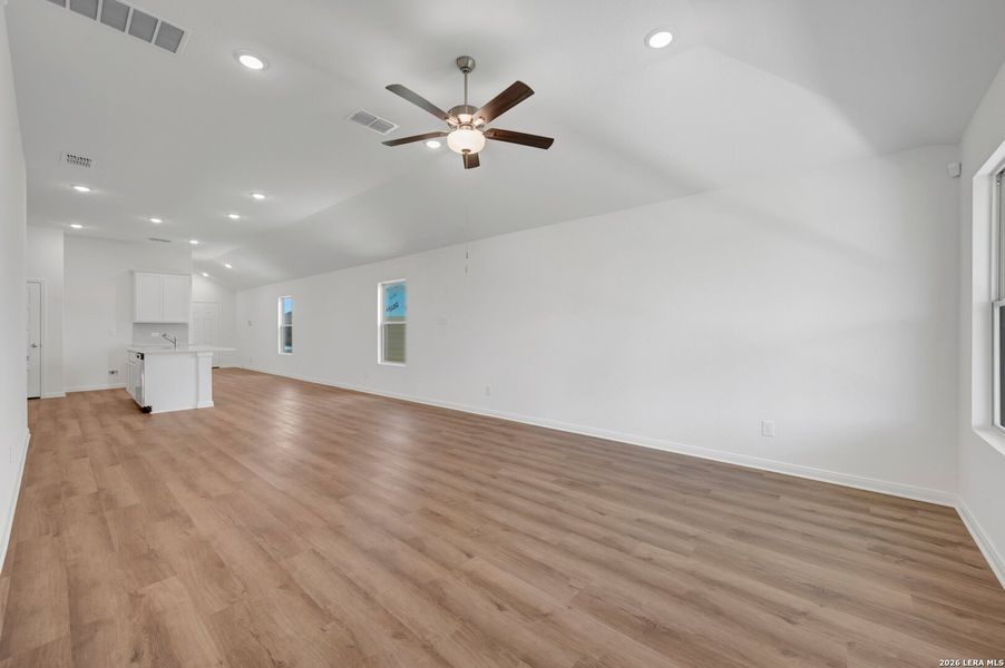 Spacious, unfurnished interior of a new home in Park Place, New Braunfels (Image 39).