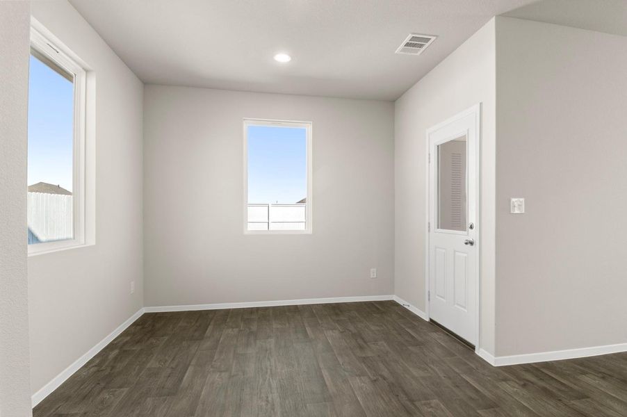 Spacious, unfurnished interior of a new home in Harvest Ridge, Elgin (Image 27).