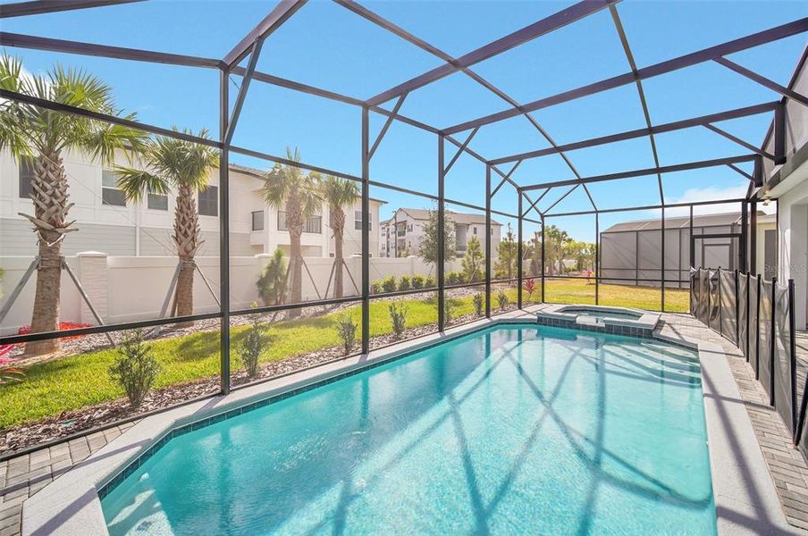 Exterior details and patio area of a home in , Clermont (Image 20).