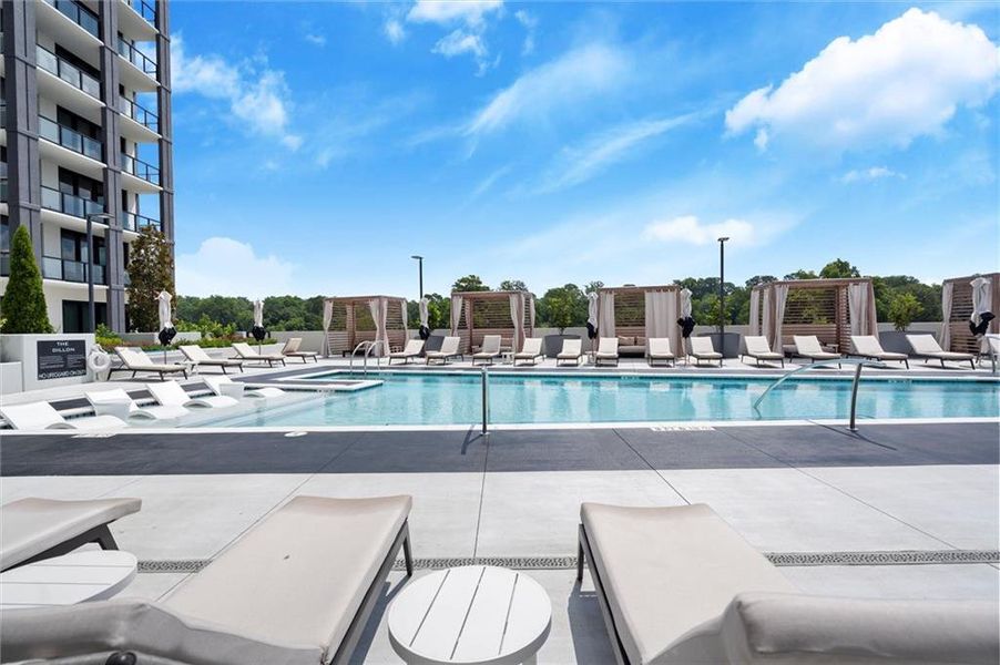 Condo located in Atlanta, GA showcasing its design and architecture (Image 34).