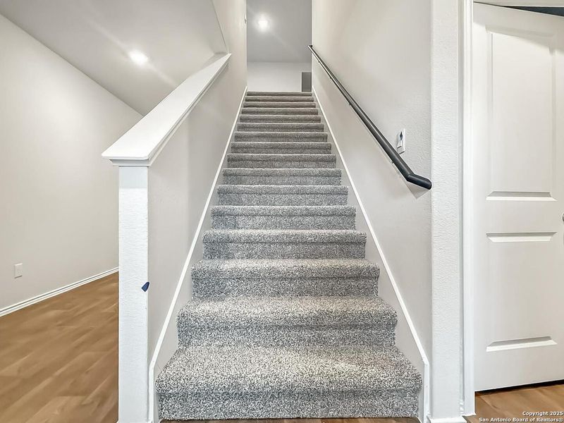 Spacious, unfurnished interior of a new home in Winding Creek, New Braunfels (Image 9).