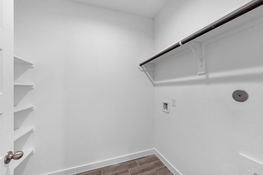 Spacious, unfurnished interior of a new home in Huntington Place, Rosharon (Image 16).